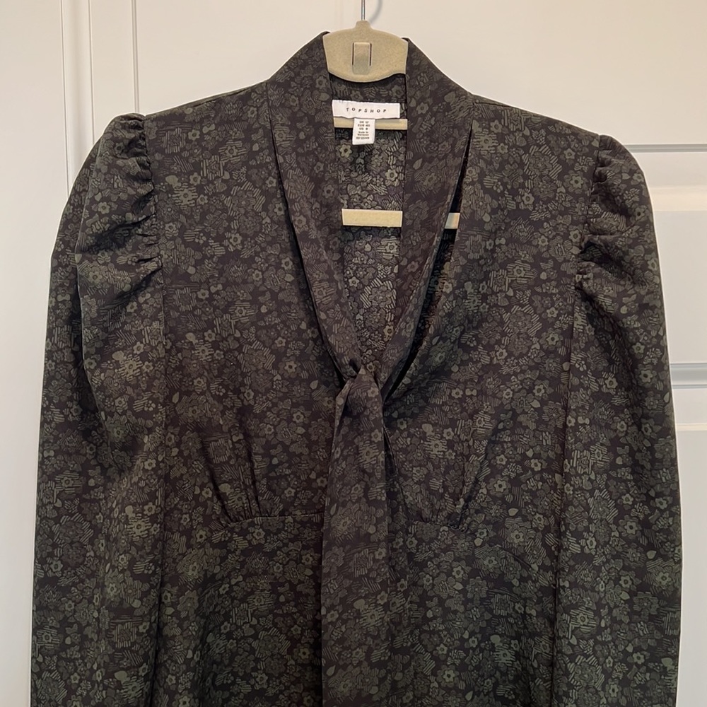 Floral Print Long Sleeve Minidress
TOPSHOP Size 8 - Never worn - Picture 6 of 9